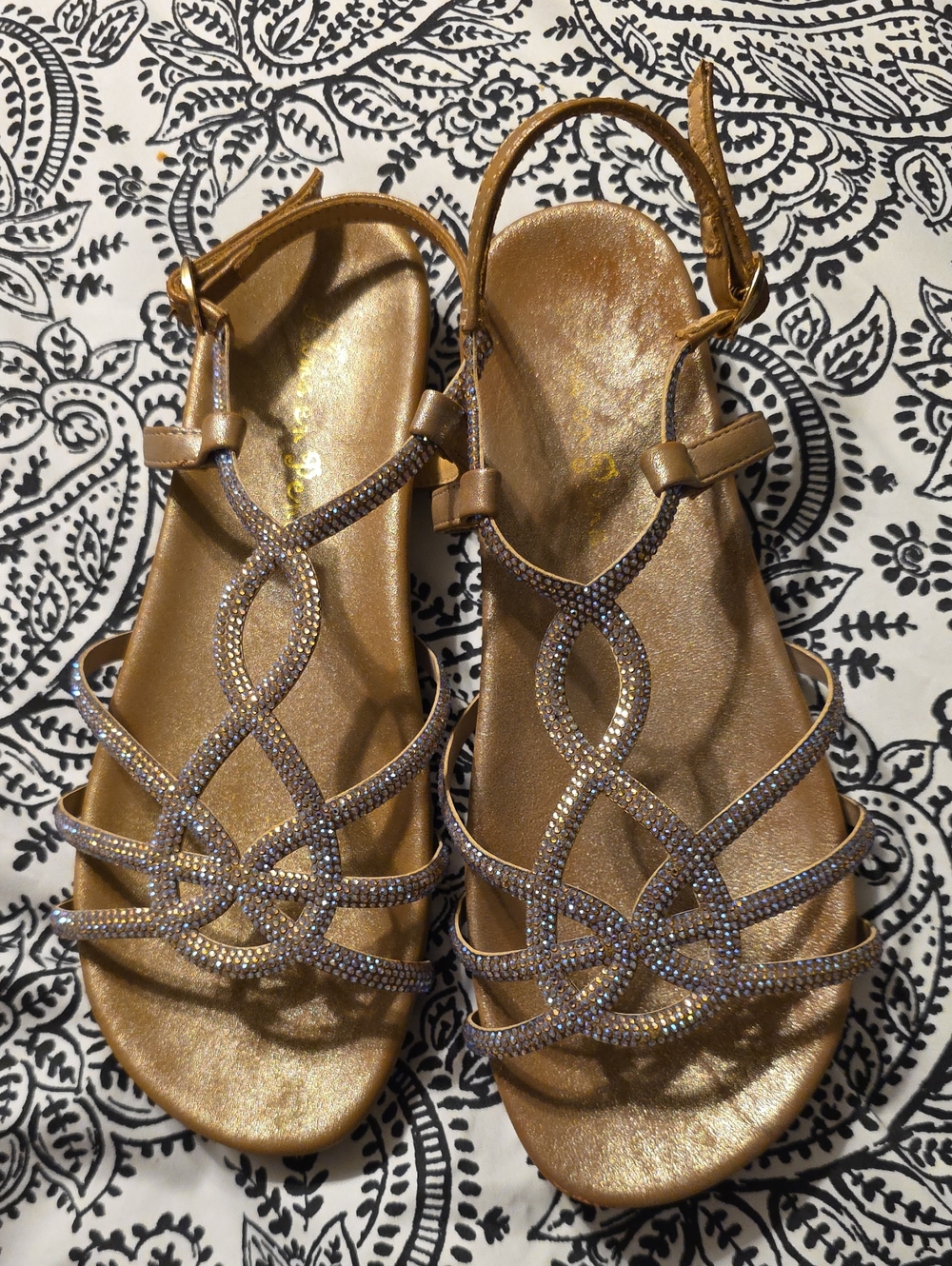 Alma En Pena Gold Rhinestone T-Strap Womens Sandals Elegant Flats Size 37